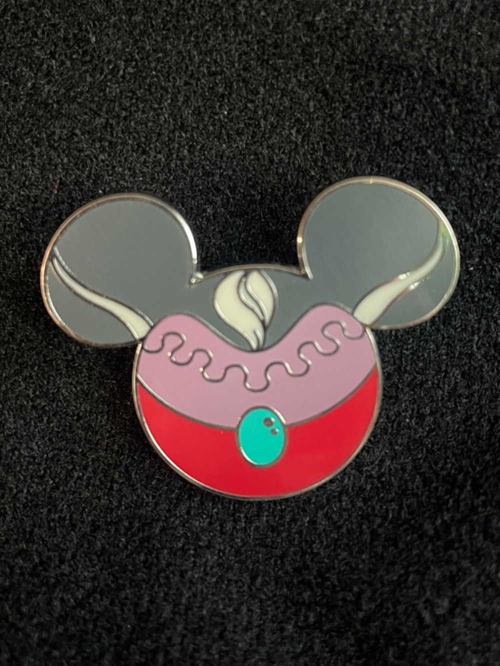 Disney Cruella  Villians trading pin